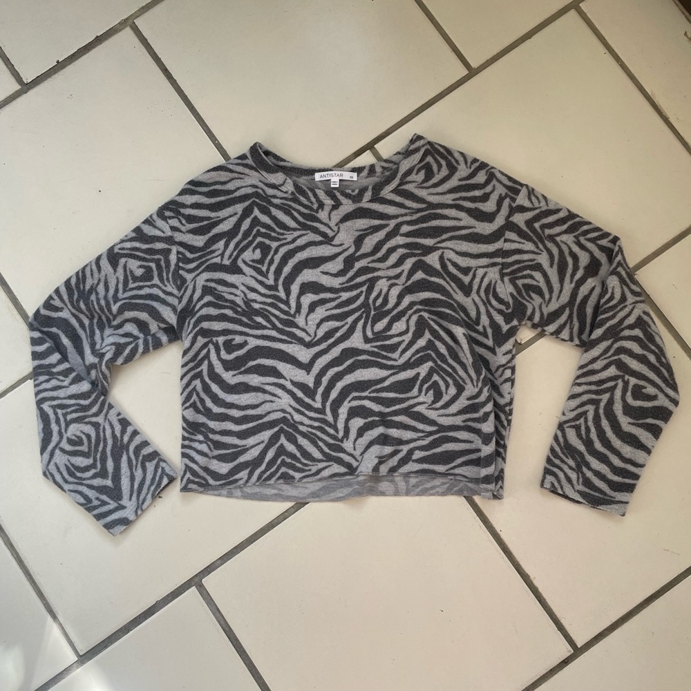 ANTISTAR Long-Sleeve Crop with Zebra Stripes